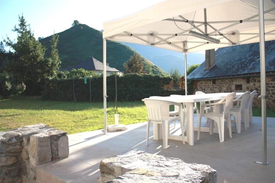 Patio, Dining area, Mountain view
