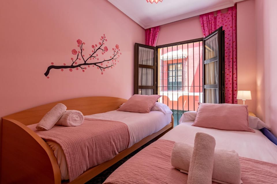 Alfalfa Deluxe Suite by Valcambre Apartment in Seville
