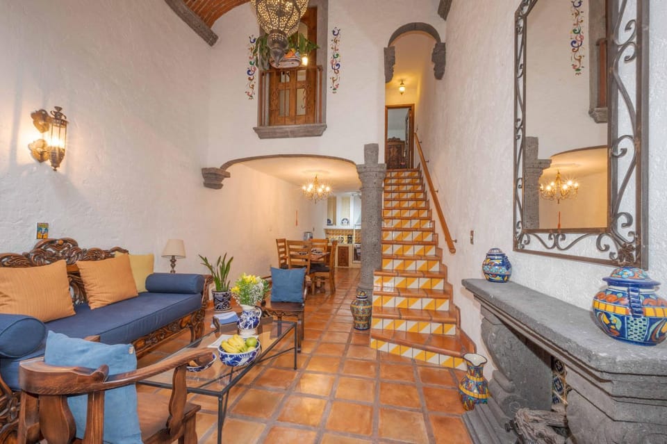 Rooftop Sunsets & Gas Fireplace Colonial Home House in San Miguel de Allende