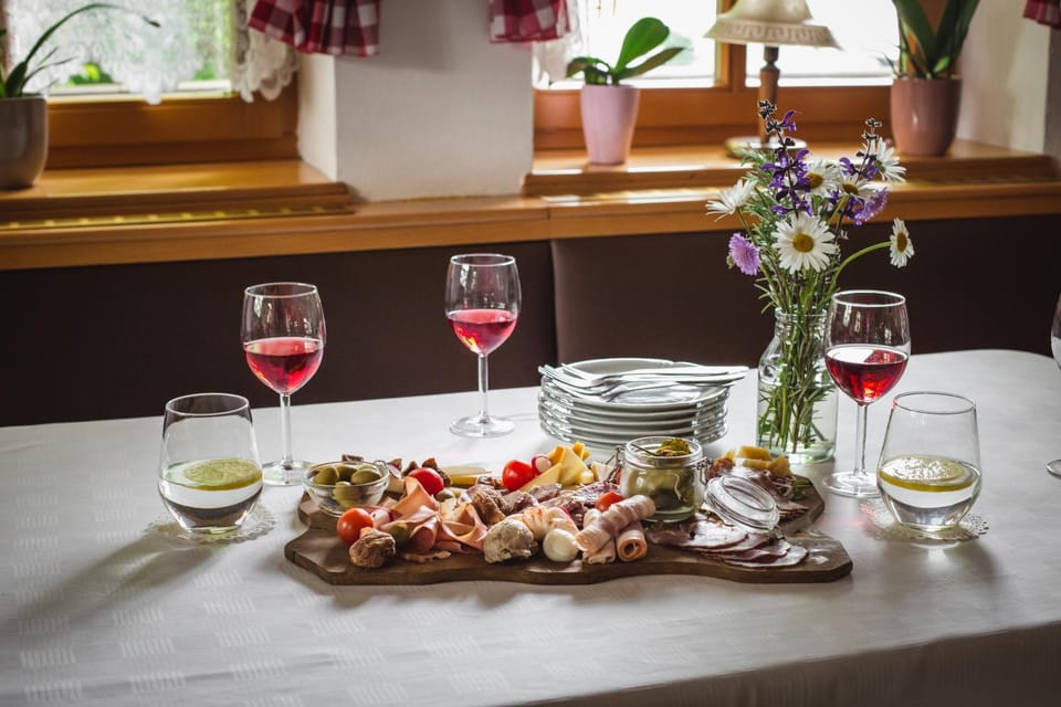 Restaurant/places to eat, Food, Drinks