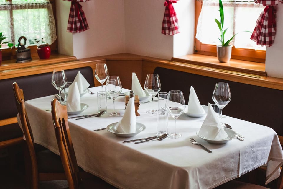 Restaurant/places to eat, Dining area