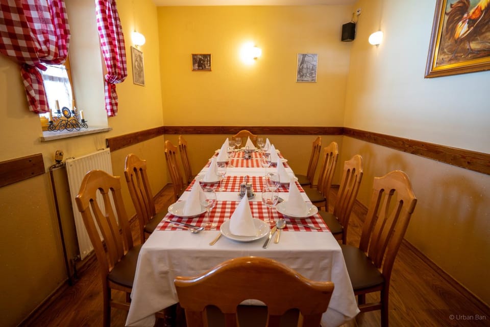 Restaurant/places to eat, Dining area