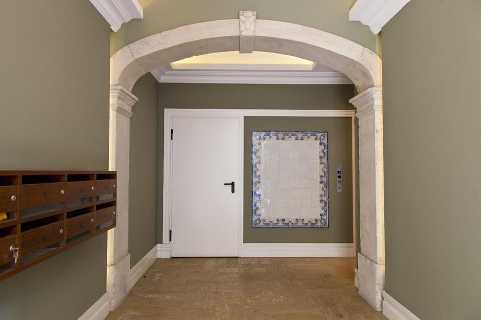Facade/entrance, Off site