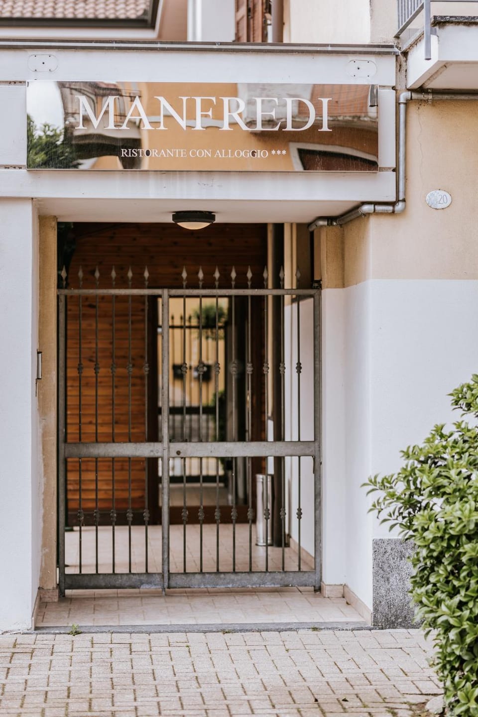 Facade/entrance