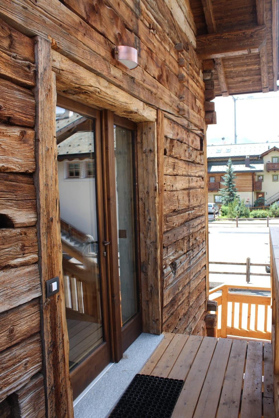 Facade/entrance