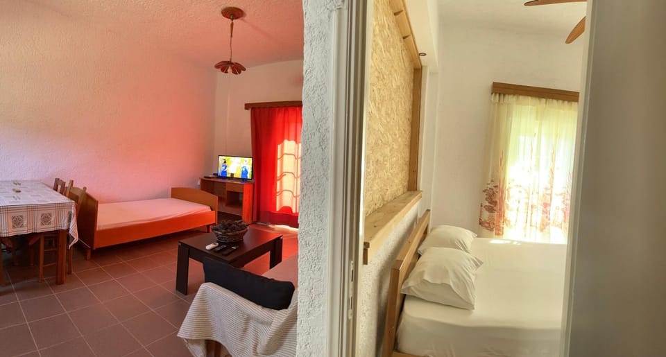 Bedroom, kitchen