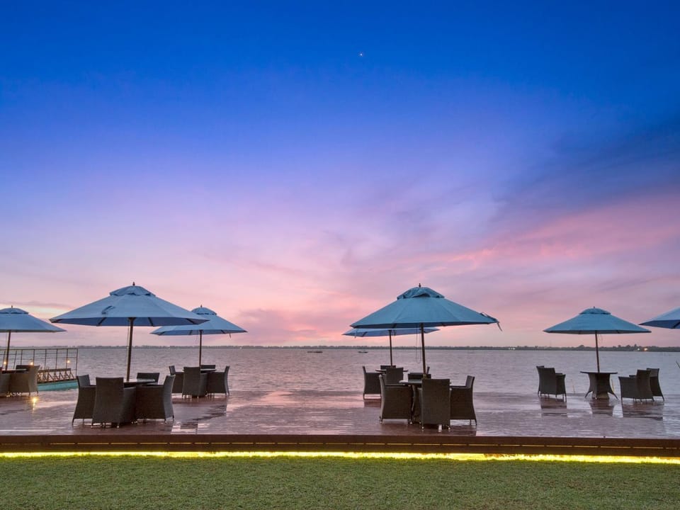 Property building, Dining area, Lake view
