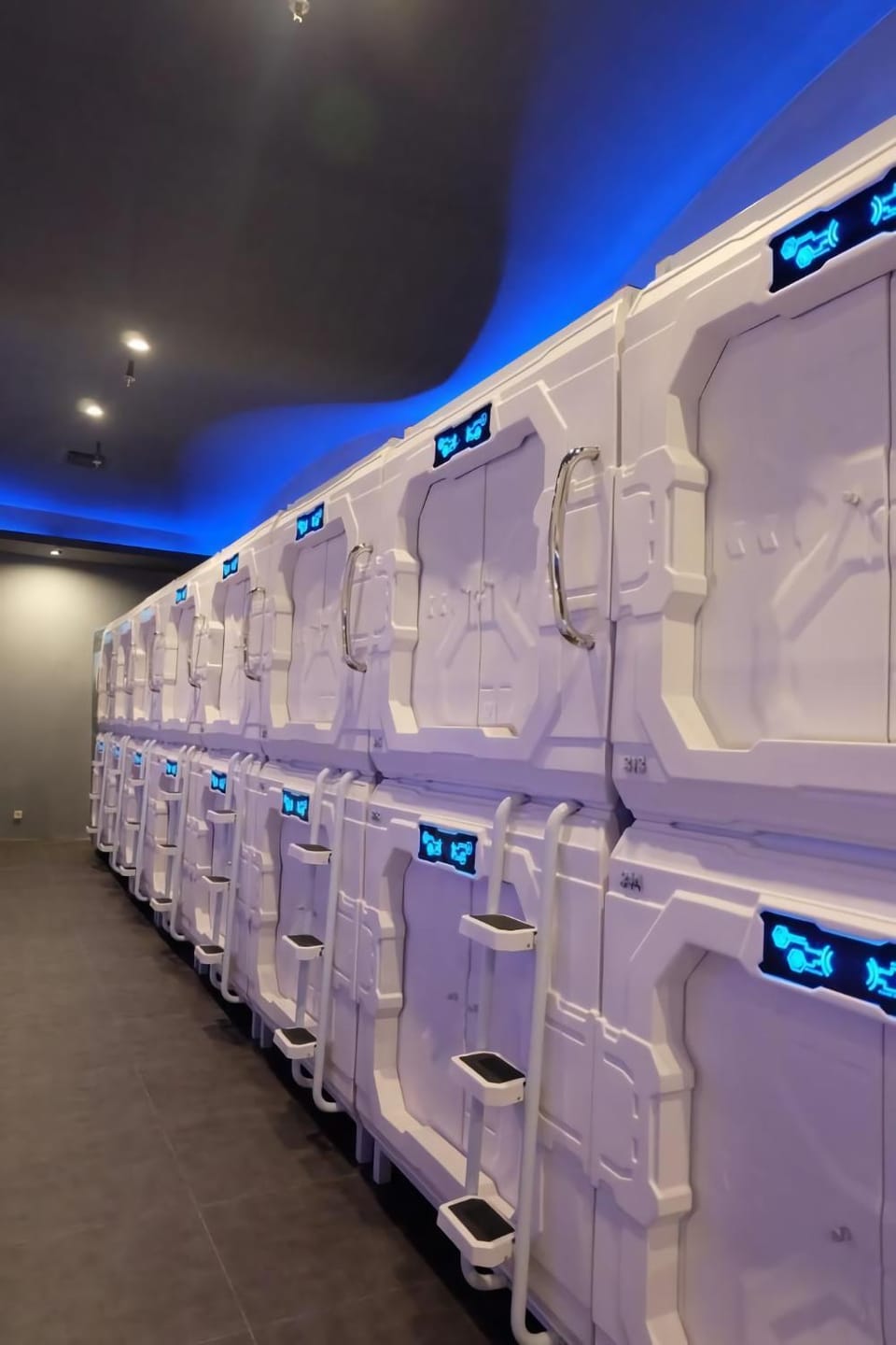 PassGo Digital Airport Hotel Terminal 3 Soekarno Hatta Capsule hotel in West Java