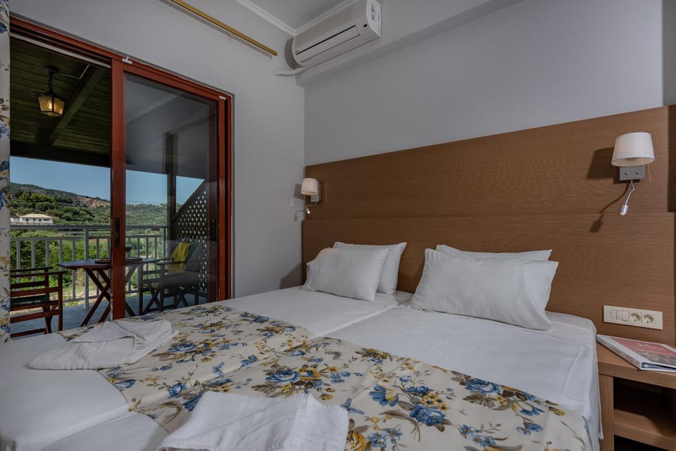 Bed, Photo of the whole room, Bedroom, Garden view, Mountain view