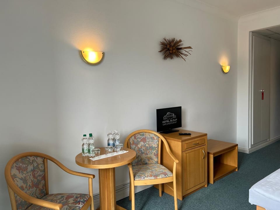 TV and multimedia, Seating area