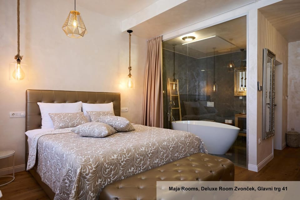 Bed, Bathroom, Photo of the whole room, Bedroom