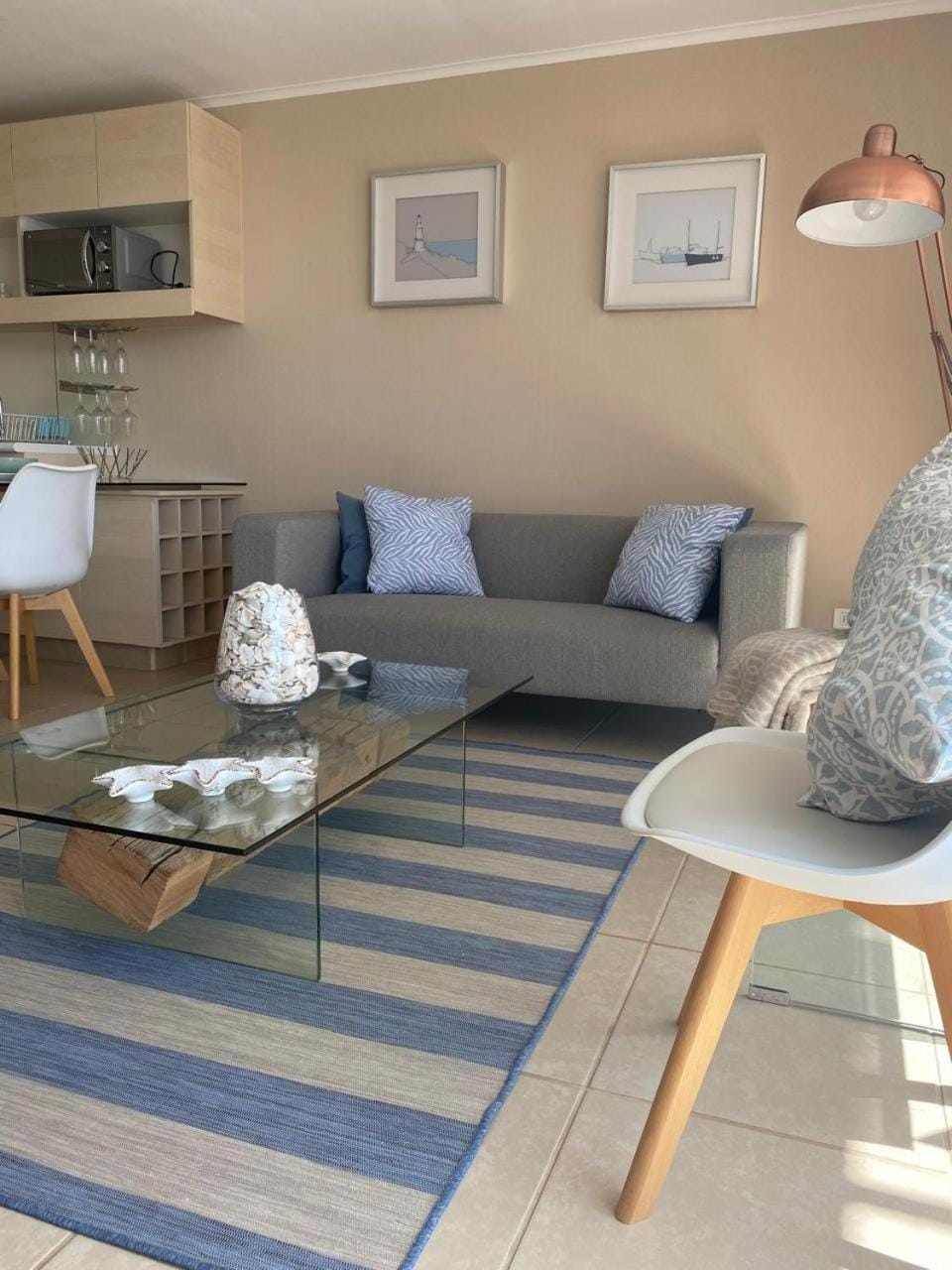 Communal lounge/ TV room, Sea view