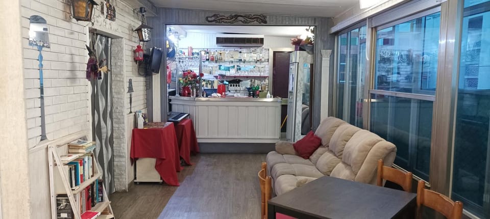 Communal lounge/ TV room, Lounge or bar