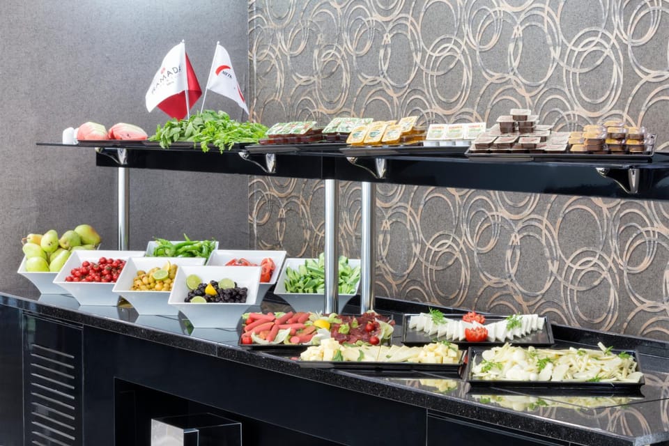 Restaurant/places to eat, Food and drinks, Food, Breakfast, Breakfast, Continental breakfast, Buffet breakfast, Buffet breakfast, Asian breakfast, English/Irish breakfast, English/Irish breakfast, Alcoholic drinks, Non alcoholic drinks