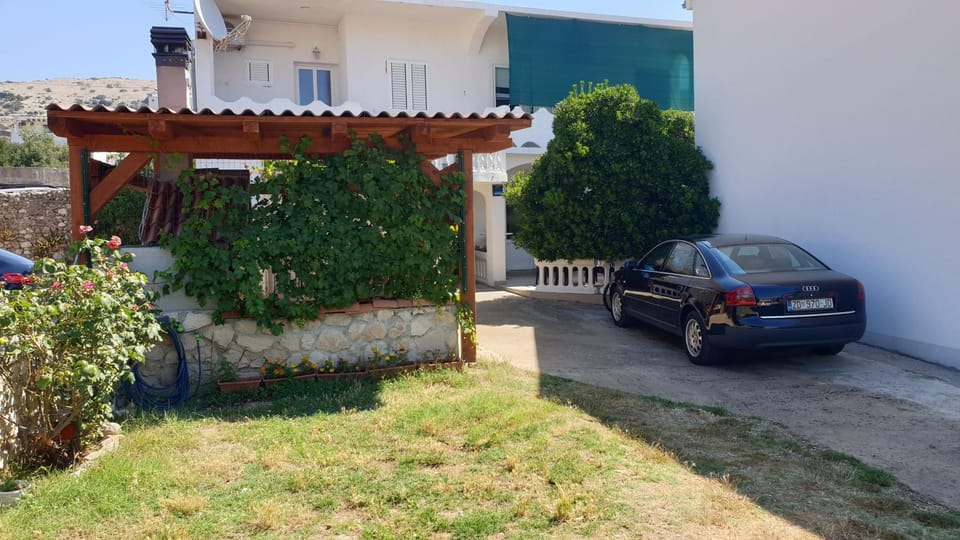 Apartments Milka Pag Apartment in Zadar County
