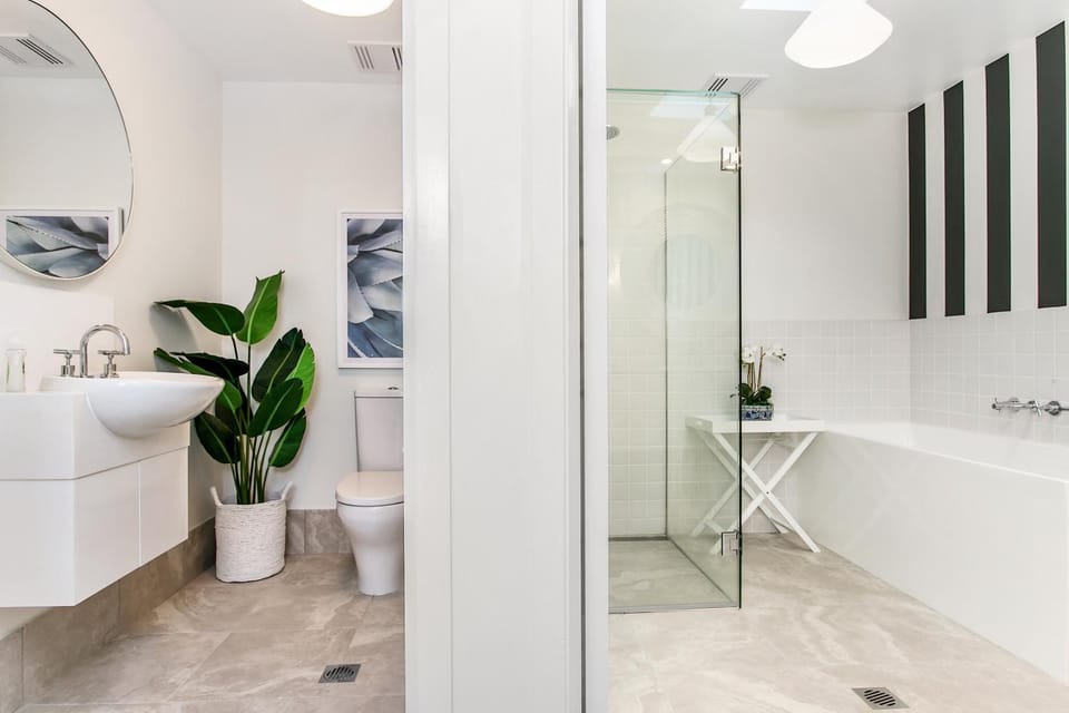 Shower, Toilet, Bathroom, Bath, towels