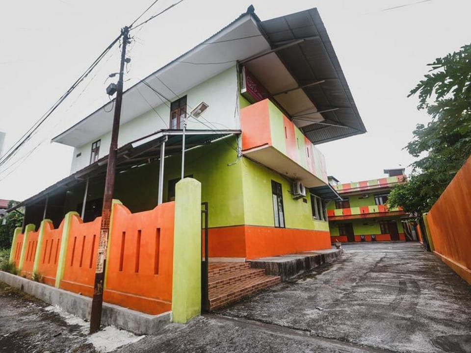 Facade/entrance