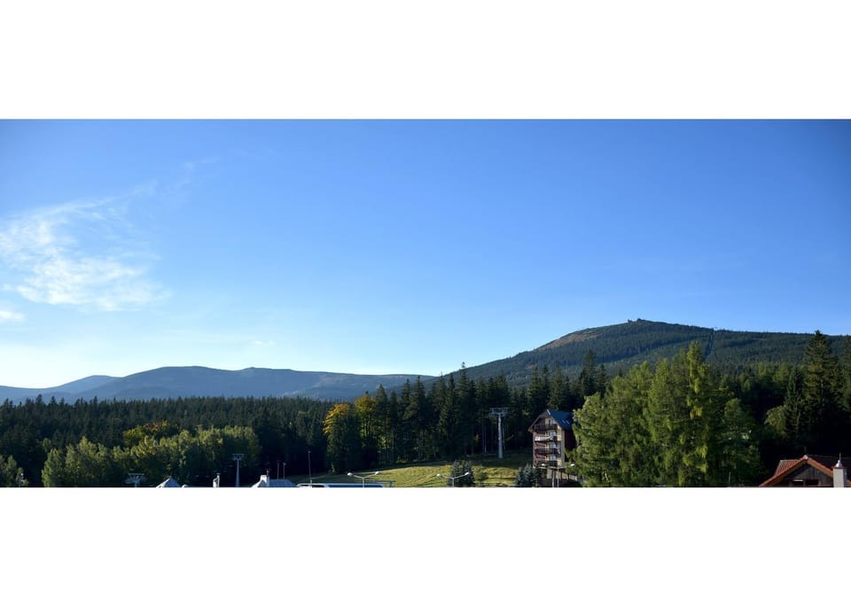 Nearby landmark, Day, Natural landscape, View (from property/room), Mountain view