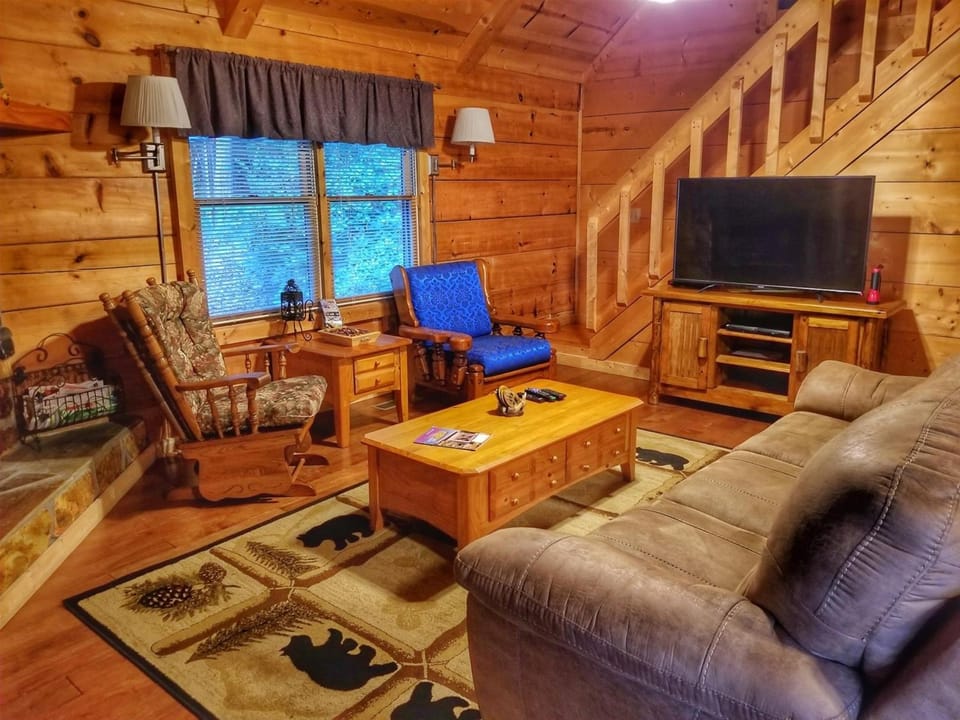 Trail`s End-Hot tub-wifi,-pets ok-Pool Table-Fireplace-Screened Porch-Activities House in Union County