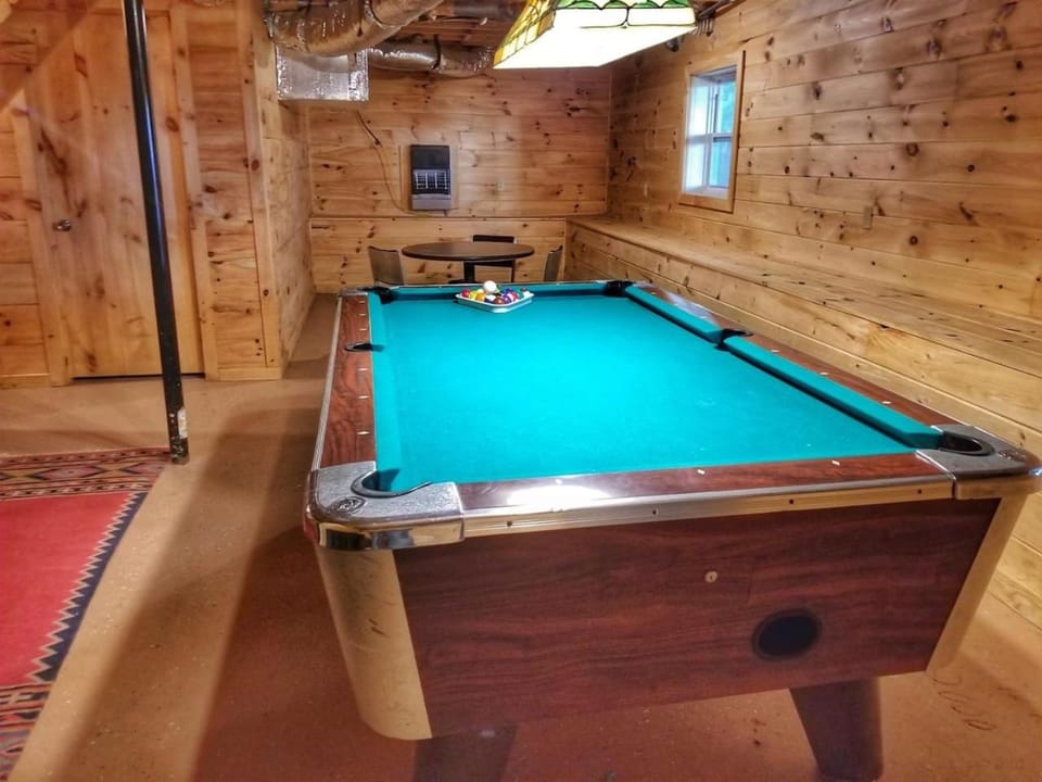 Trail`s End-Hot tub-wifi,-pets ok-Pool Table-Fireplace-Screened Porch-Activities House in Georgia