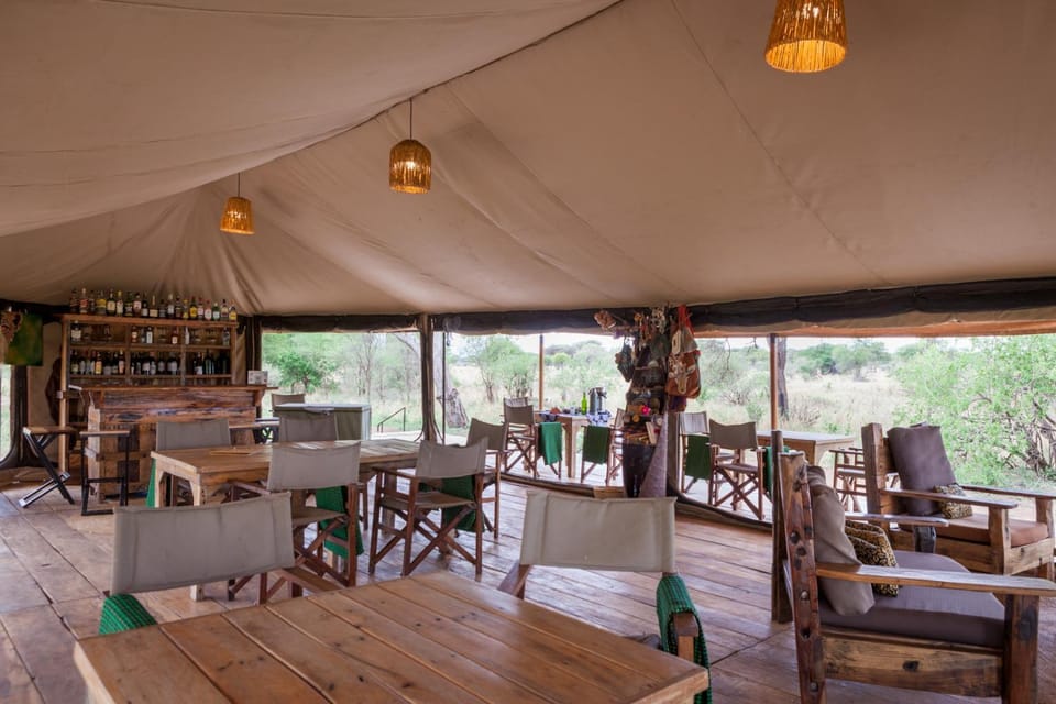 Restaurant/places to eat, Lounge or bar, Dining area, Garden view, Dinner