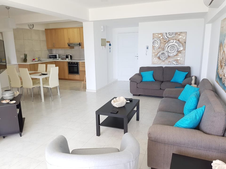 Haig's Dream Flat On The Beach Apartment in Larnaca