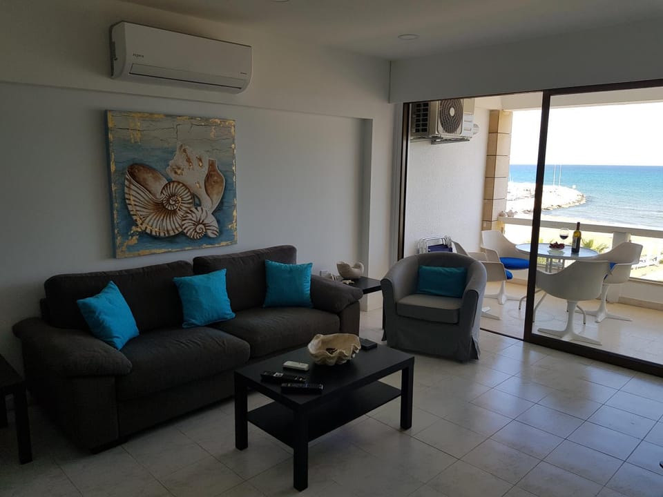 Haig's Dream Flat On The Beach Apartment in Larnaca