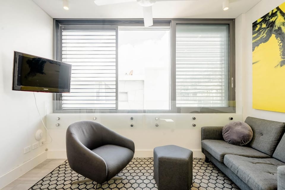 Warm Bondi Hideaway Heated Top Floor Stay Apartment in Bondi Beach