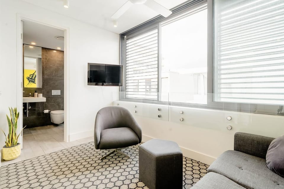 Warm Bondi Hideaway Heated Top Floor Stay Apartment in Bondi Beach