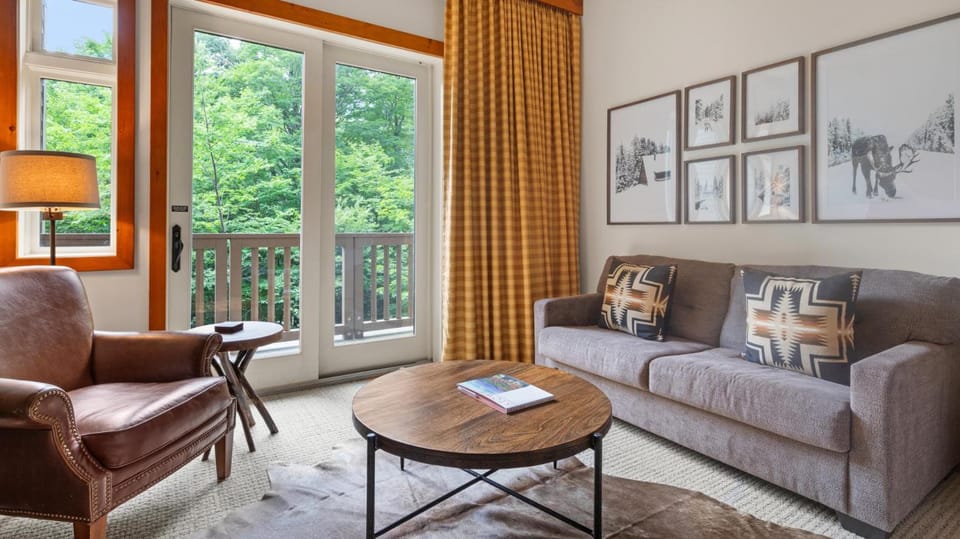 1117 Lodge At Spruce Peak Ski In Ski In Ski Out King Studio By Stowe Mountain Rentals Resort in Stowe