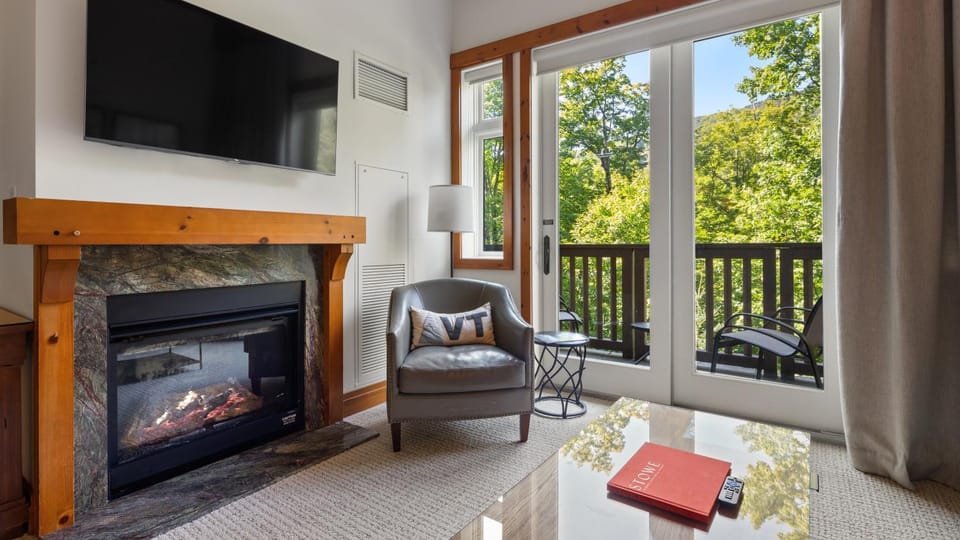 1125 Lodge At Spruce Peak Ski In Ski In Ski Out King Studio By Stowe Mountain Rentals Resort in Stowe