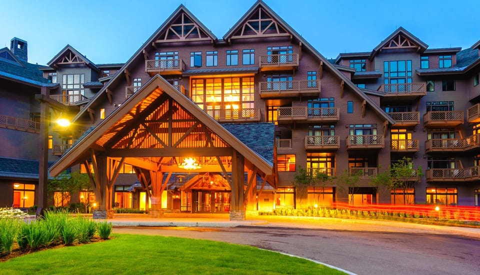 1332 Lodge At Spruce Peak Ski in Ski Out King Studio By Stowe Mountain Rentals Resort in Stowe