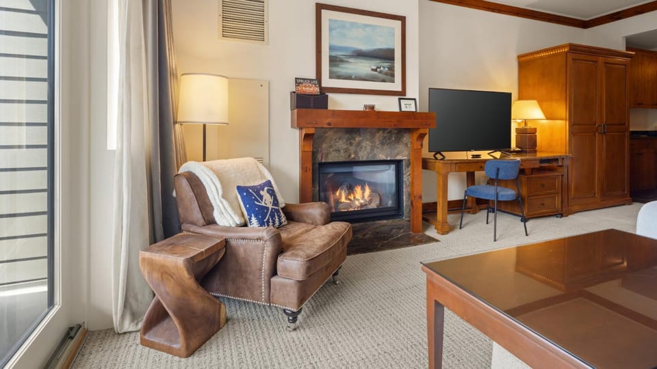 347 Lodge At Spruce Peak Ski In Ski In Ski Out King Studio By Stowe Mountain Rentals Resort in Stowe