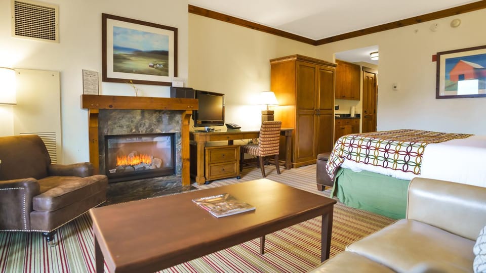 347 Lodge At Spruce Peak Ski In Ski In Ski Out King Studio By Stowe Mountain Rentals Resort in Stowe