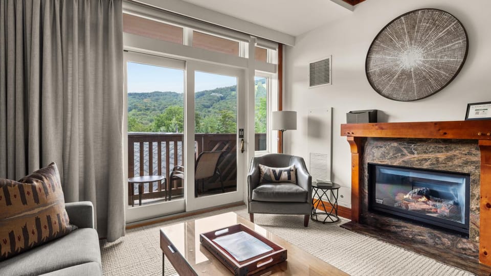 378 Lodge At Spruce Peak Ski In Ski In Ski Out King Studio By Stowe Mountain Rentals Resort in Stowe