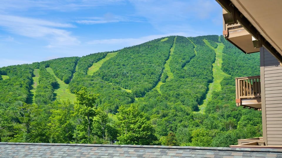 378 Lodge At Spruce Peak Ski In Ski In Ski Out King Studio By Stowe Mountain Rentals Resort in Stowe
