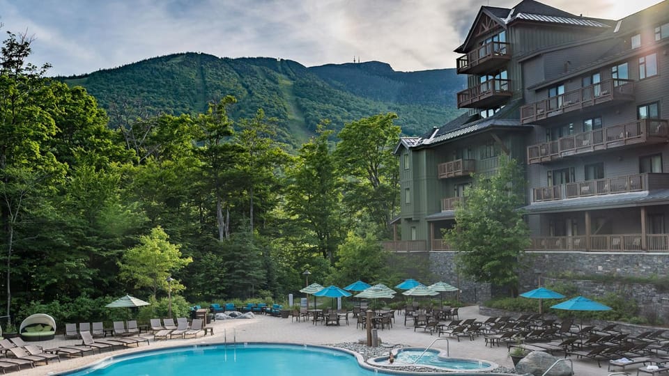 319 Lodge At Spruce Peak Ski In Ski In Ski Out King Studio By Stowe Mountain Rentals Resort in Stowe