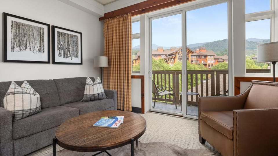 319 Lodge At Spruce Peak Ski In Ski In Ski Out King Studio By Stowe Mountain Rentals Resort in Stowe