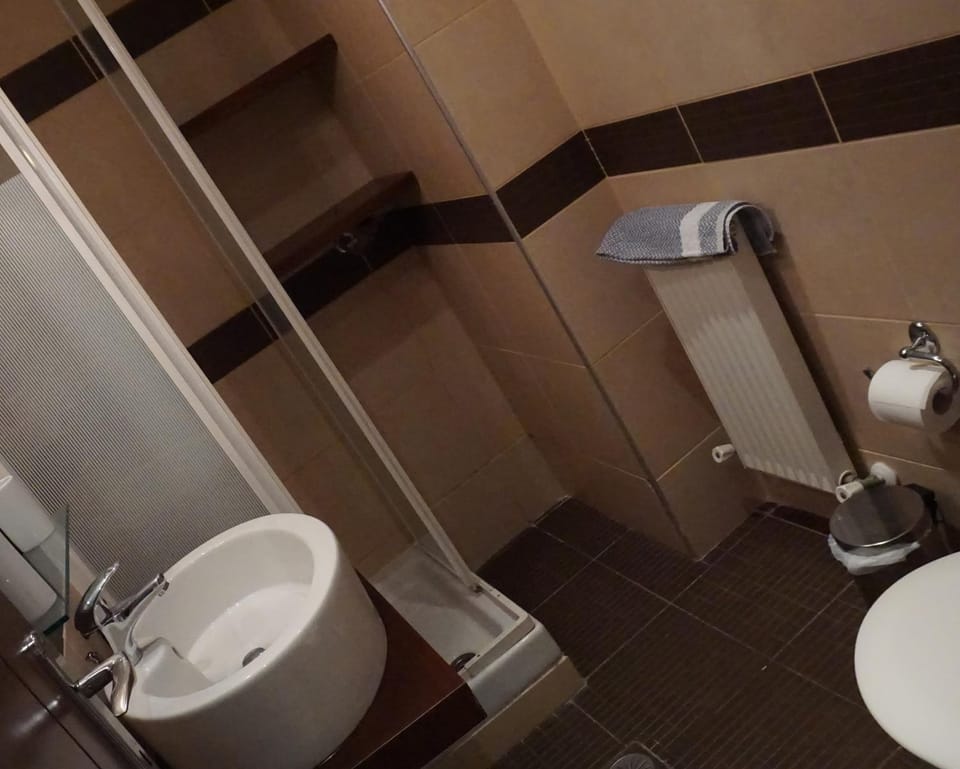 Bathroom, Photo of the whole room