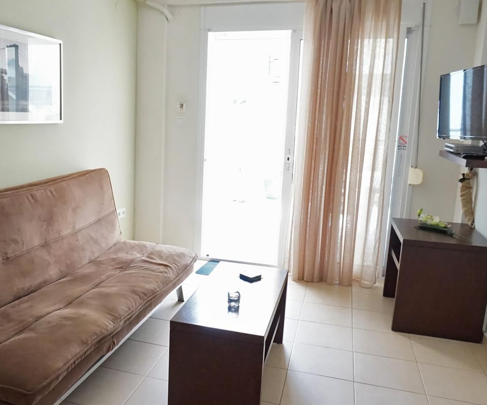 Living room, Photo of the whole room, Garden view