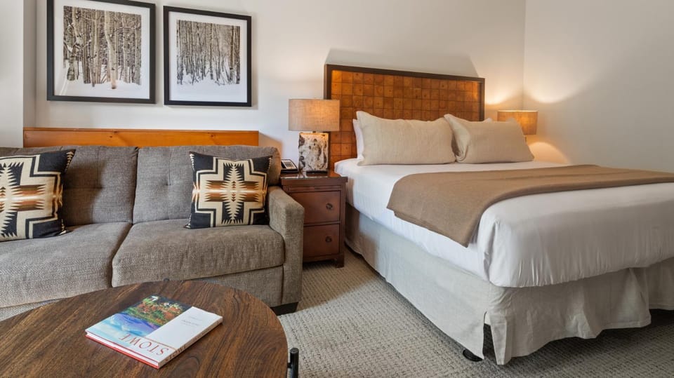 1204 Lodge At Spruce Peak Ski In Ski In Ski Out King Studio By Stowe Mountain Rentals Resort in Stowe