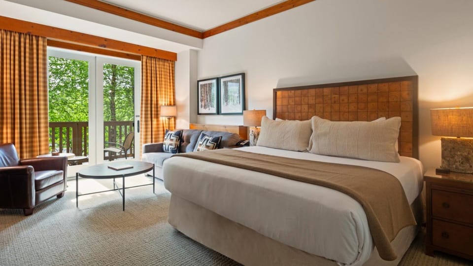 1204 Lodge At Spruce Peak Ski In Ski In Ski Out King Studio By Stowe Mountain Rentals Resort in Stowe