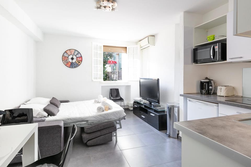 Kitchen or kitchenette, Living room