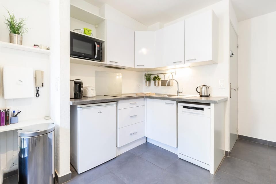 Coffee/tea facilities, Kitchen or kitchenette, dishwasher, toaster