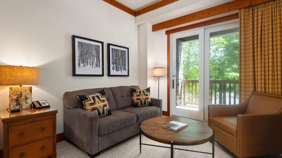 1206 Lodge At Spruce Peak Ski In Ski In Ski Out King Studio By Stowe Mountain Rentals Resort in Stowe