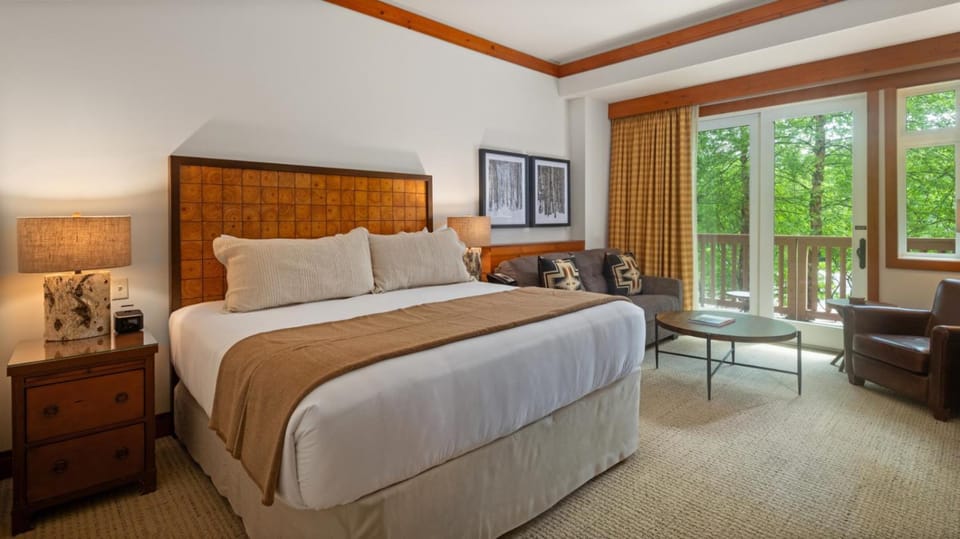 1206 Lodge At Spruce Peak Ski In Ski In Ski Out King Studio By Stowe Mountain Rentals Resort in Stowe