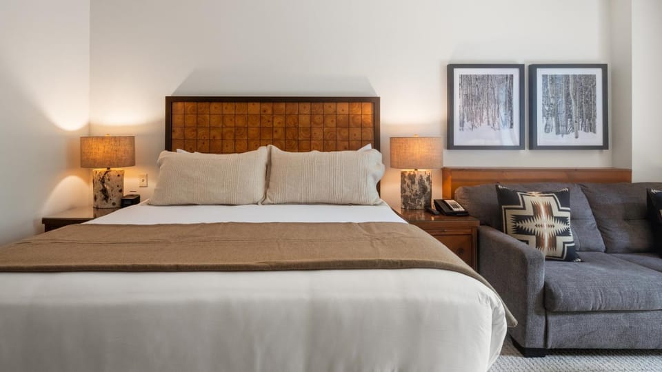 1206 Lodge At Spruce Peak Ski In Ski In Ski Out King Studio By Stowe Mountain Rentals Resort in Stowe