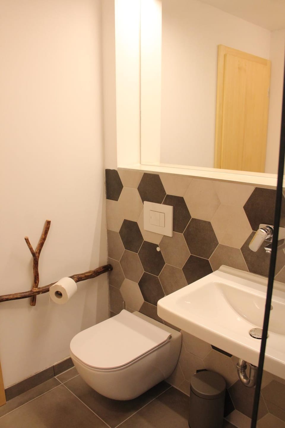 Shower, Toilet, Bathroom, Garden view