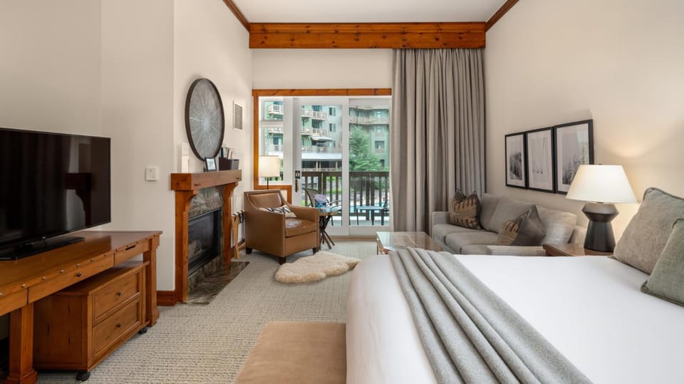145 Lodge At Spruce Peak Ski In Ski In Ski Out King Studio By Stowe Mountain Rentals Resort in Stowe