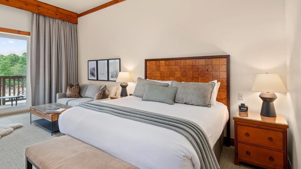 145 Lodge At Spruce Peak Ski In Ski In Ski Out King Studio By Stowe Mountain Rentals Resort in Stowe